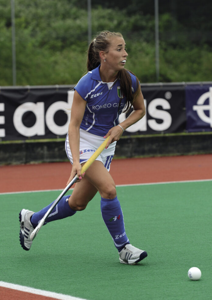 Aldana Lovagnini playing for Spain in the World League (c) Andy Smith