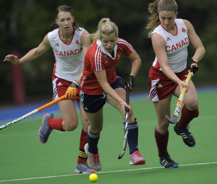 Sophie Bray takes on the Canada defence (c) Ady Kerry