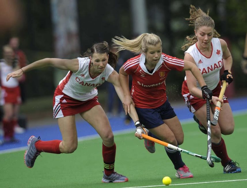 England's Sophie Bray (centre) (c) Ady Kerry